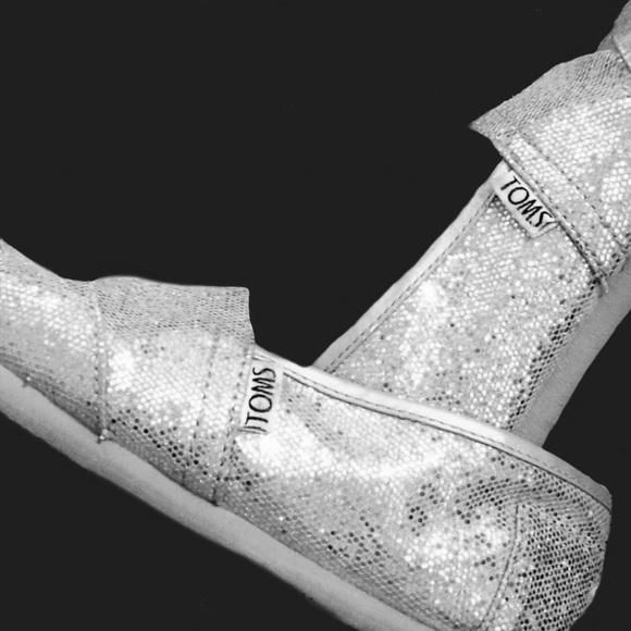 Toms Silver Sparkle shoes. Comfy @ cute all season - Picture 3 of 7